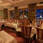 Alpenjuwel Jäger 4* Tux