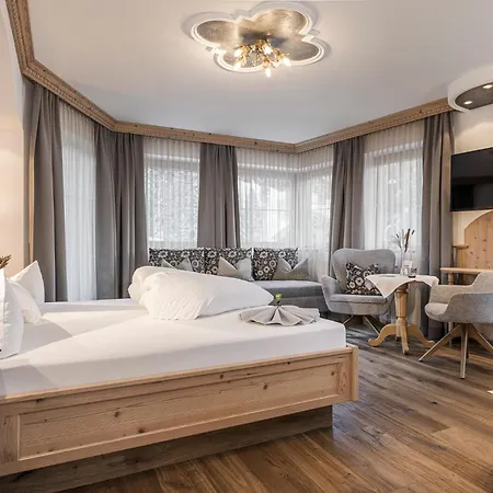 Alpenjuwel Jäger 4* Tux